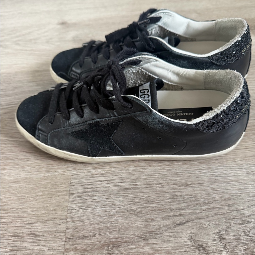 Like NEW Golden Goose Black Star Low-Top Sneakers in original box - Picture 3 of 4